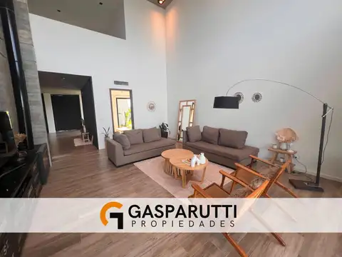 Casa en Venta con 6 cocheras