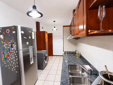 Casa 5 ambientes con 3 baños
