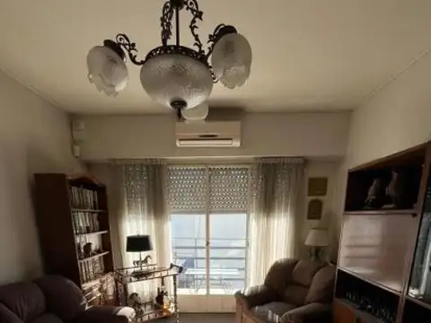 Se vende un departamento de 2 ambientes con balcón muy luminoso - Barrio Norte