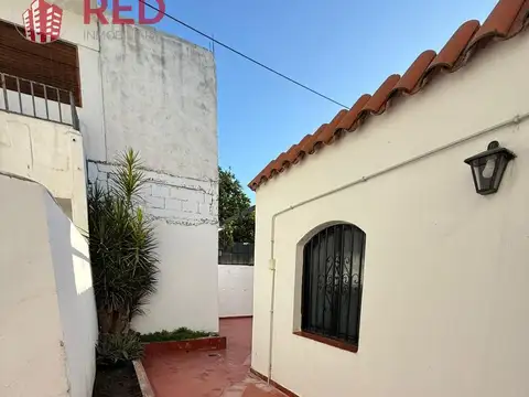 Casa 6 ambientes con 2 baños