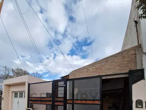 Venta Casa de 3 dormitorios más Departamento de 1 dormitorio