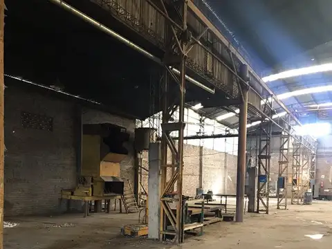 Galpon en Venta 40  mts Fondo