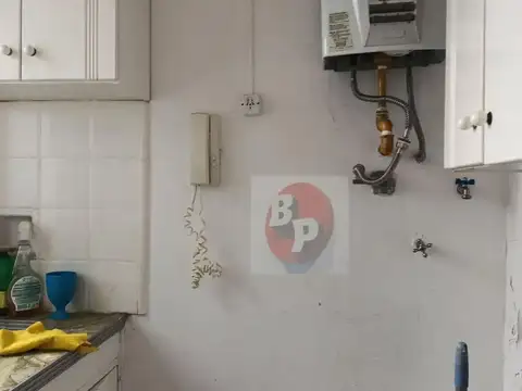 EXTRAORDINARIA OPORTUNIDAD DE 2 AMB. CON BALCON - V. ABIERTA