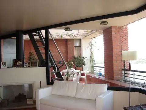 Alquiler de Duplex Amueblado de 470 m2 de Cuatro Dormitorios y Cochera