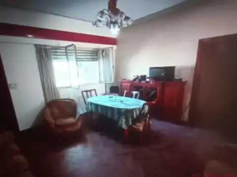 Casa en venta - 3 Dormitorios 2 Baños - Cochera - Mataderos