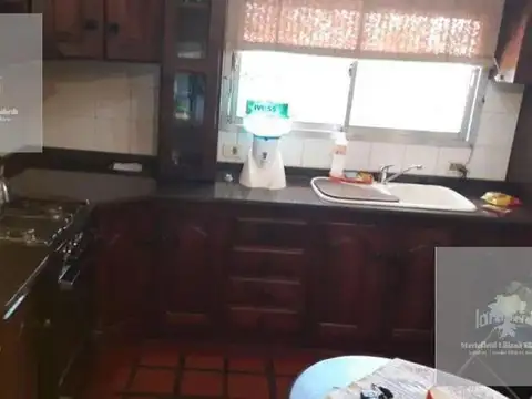 Casa 4 ambientes con 2 baños