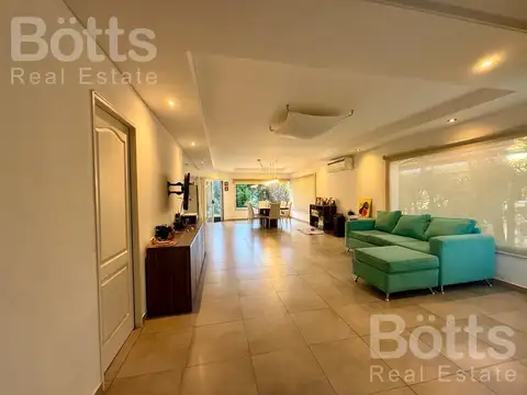 Casa en Venta con 3 cocheras