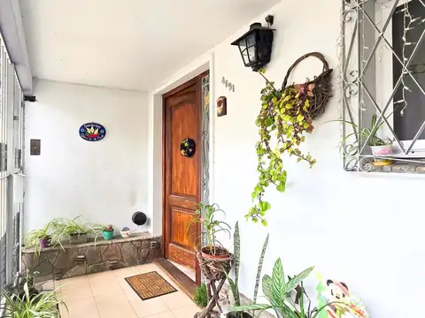 Casa 5 ambientes con 2 baños
