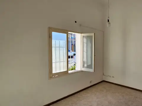 Depto Tipo Casa en Alquiler en Liniers, $ 1.500.000