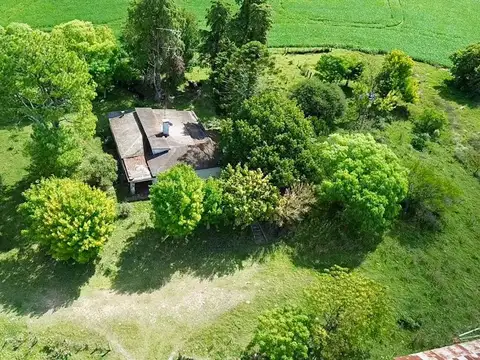 Chacra con casa y galpón, costa con arroyo Valdez
