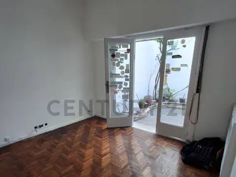 Casa doble frente. Destino Comercial. Garage, Terraza y  2 patios internos. Super Luminosa. Excelent