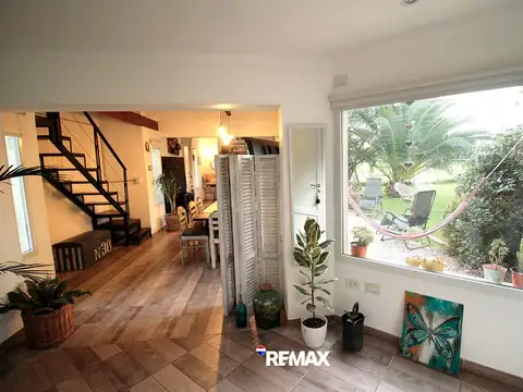Casa 4 ambientes con 2 baños