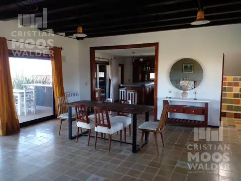Casa 5 ambientes con 4 baños