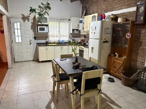 Casa 4 ambientes con 1 baño