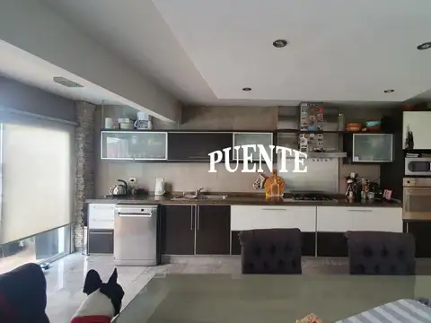 Casa en Venta con 4 cocheras