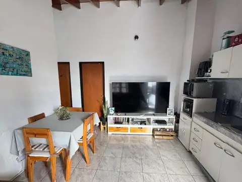 Casa 7 ambientes con 2 baños