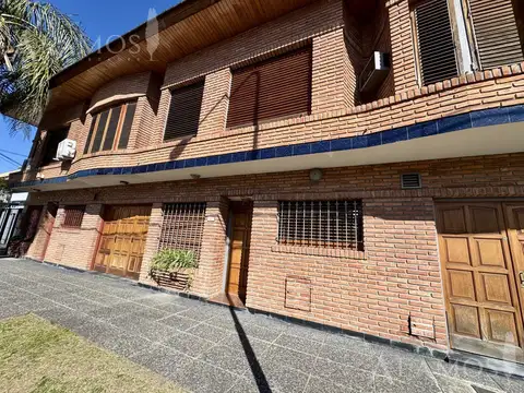 VENTA CASA 5 AMBIENTES EN RAMOS MEJIA TRIPLEX APTO CREDITO