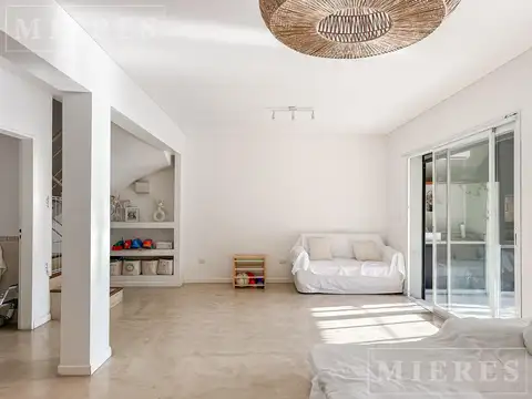 Depto Tipo Casa 4 ambientes con 2 baños