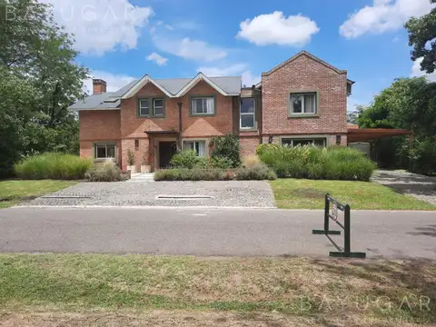 Venta- Gran Casa en Barrio Los Alcanfores - Pilar