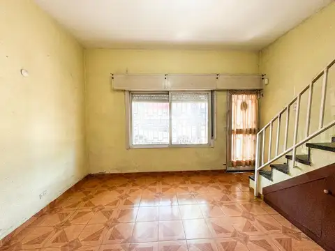 Casa 10 ambientes con 2 baños