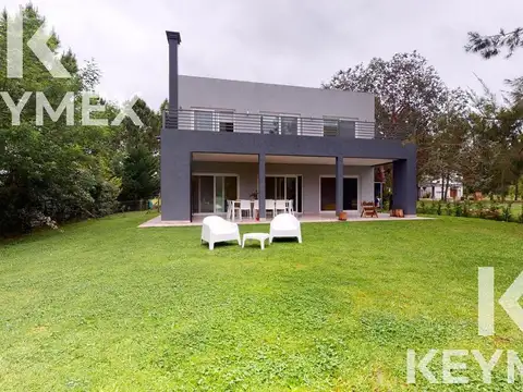 Casa en Venta con 2 cocheras