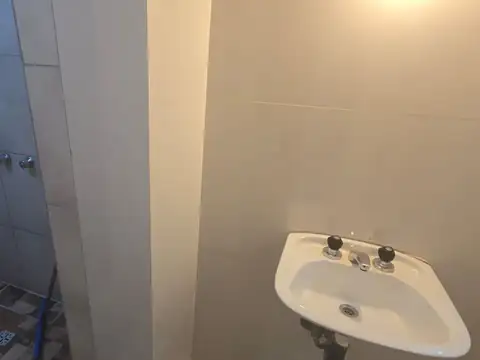 ALQUILA OFICINA COMERCIAL O DEPOSITO EN BALVANERA