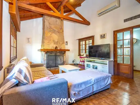 Casa 5 ambientes con 2 baños