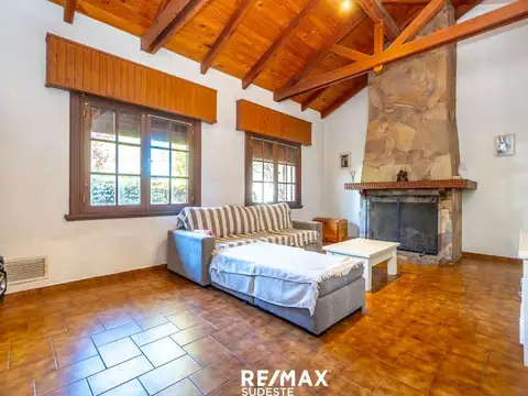 VENTA CASA 4 DORMITORIOS QUINCHO PILETA CENTRO