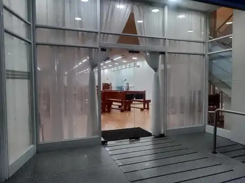 Local doble altura -En ALQUILER- Zona S. Nicolás (Microcentr