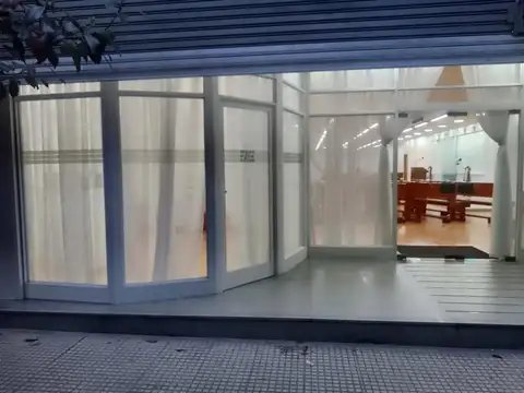 Local doble altura -En ALQUILER- Zona S. Nicolás (Microcentr