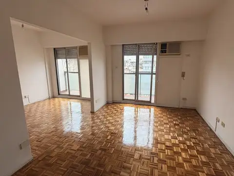 Departamento 4 ambientes súper luminoso con balcones en Tribunales