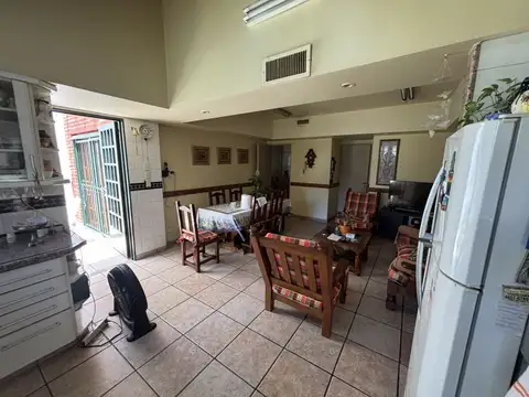 Casa 5 ambientes con 6 baños