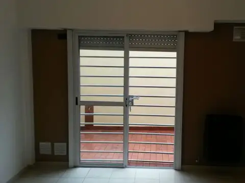 Departamento en Alquiler en Caseros, $ 450.000