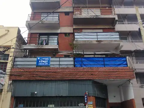 Monoambiente al frente con balcón terraza - A 50 mts de la Universidad