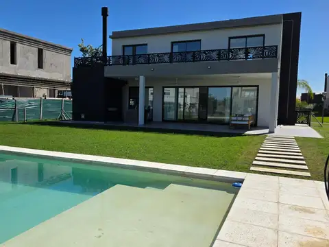 Casa en Venta en Terralagos, USD 539.000