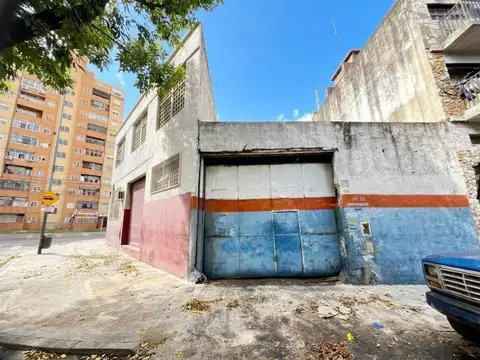 Venta de terreno en Flores.