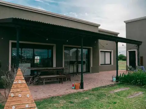 Quinta en venta - 2 Dormitorios 3 Baños - Alsina