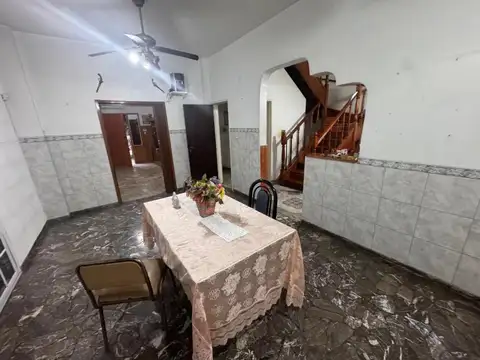 Casa 5 ambientes con 4 baños