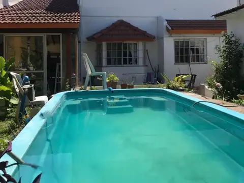 Casa en Venta - 8 amb  con parque y piscina. Villa Libertad 