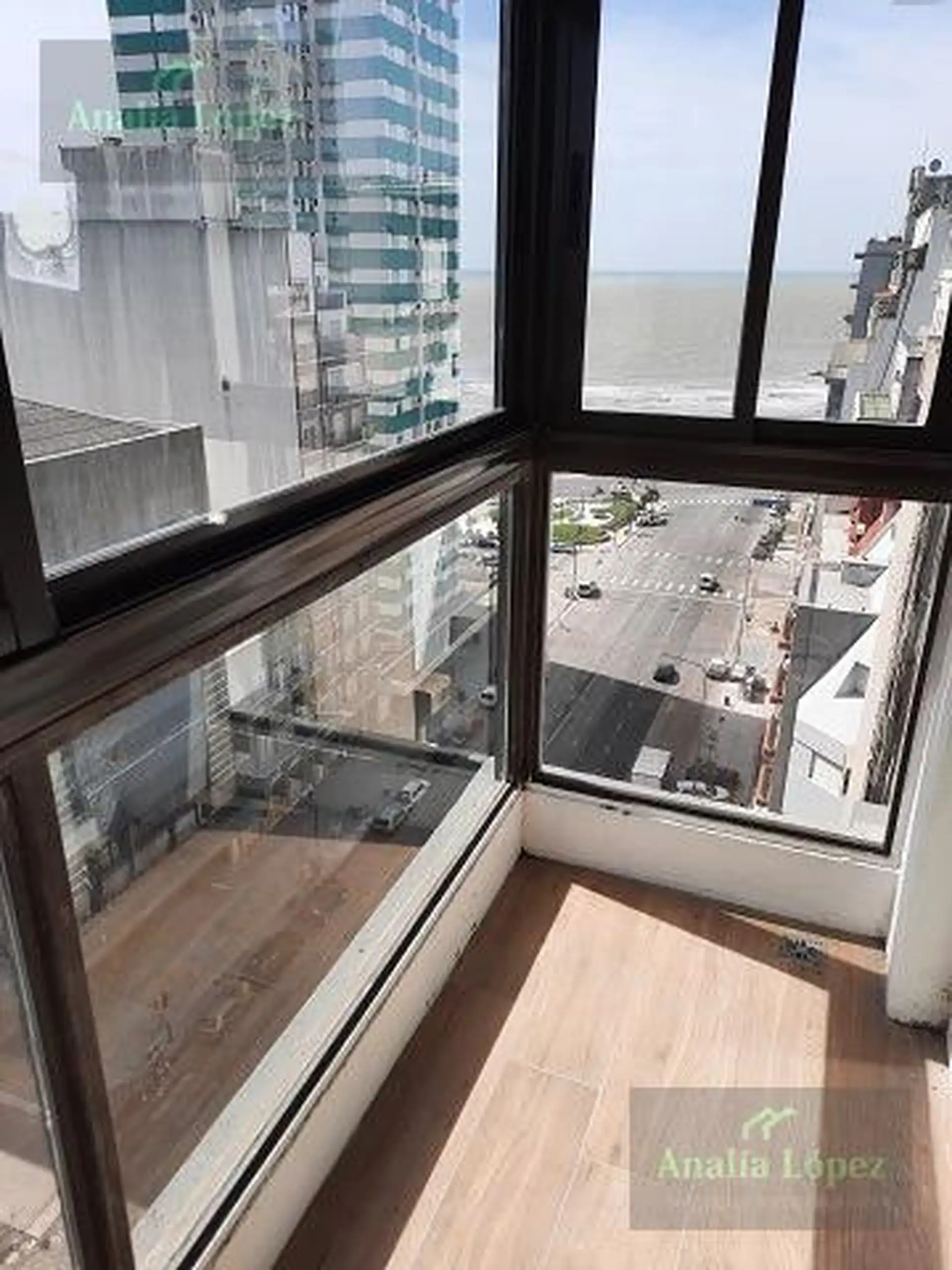 Departamento de 3 ambientes, externo con vista al mar.
