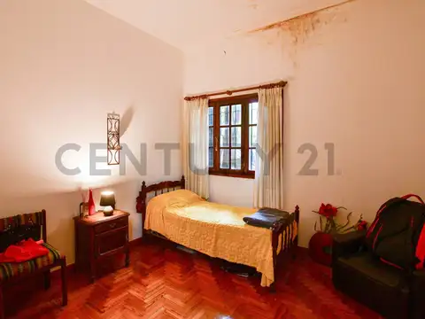Casa en venta en La Plata con tres dormitorios
