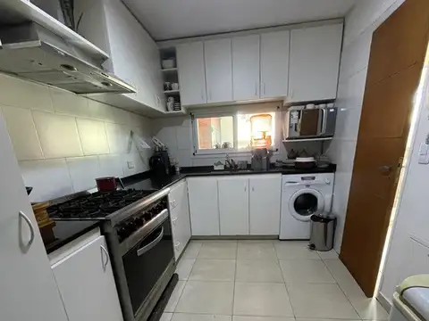 Casa 6 ambientes con 2 baños