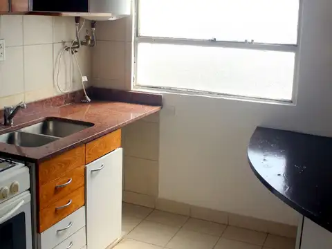 Departamento de 2 ambientes con balcón a metros de Av Maipu