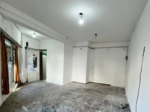 Local en Alquiler en Flores, $ 400.000
