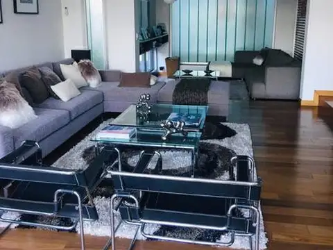 Casa en Venta con 4 cocheras