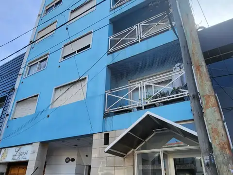 Depto. 2 ambientes al frente - $ 600.000 -