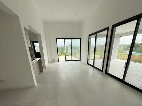 Casa - Venta - Argentina, Ezeiza - Sargento Cabral 5600