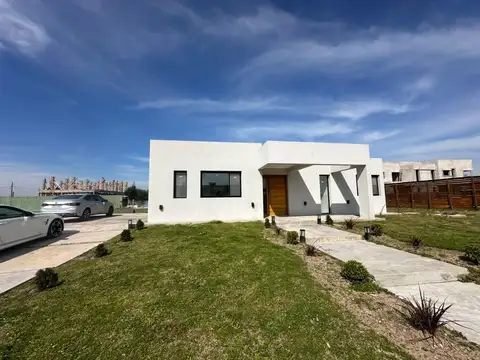 Casa - Venta - Argentina, Ezeiza - Sargento Cabral 5600