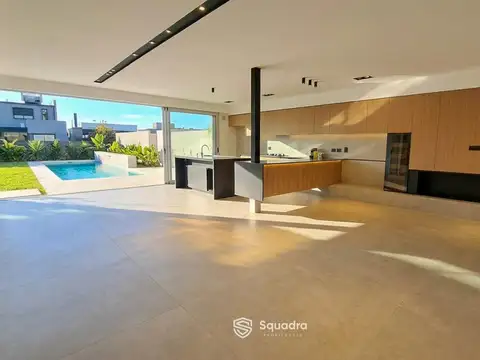 VENTA - Casa de 3 dormitorios con piscina, cochera doble y jardín - Don Mateo, Funes.