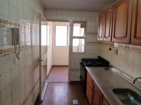 Espacioso 2 Ambientes Muy luminoso con lavadero a mts Subte